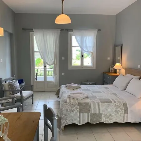 Kiki Studios Apartment *